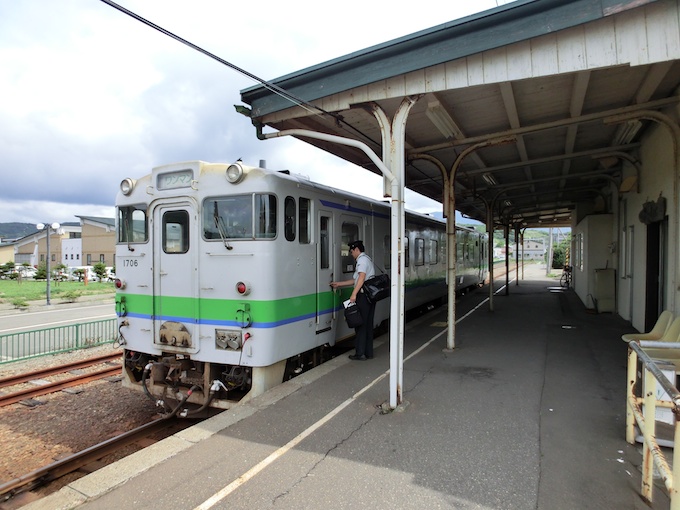 様似駅にて